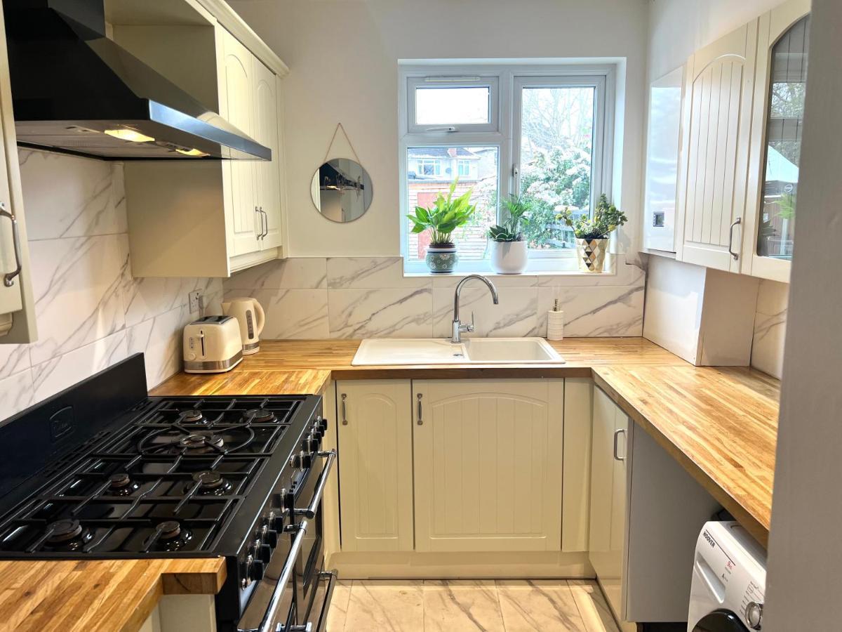 Lovely Single Room Londra Exterior foto