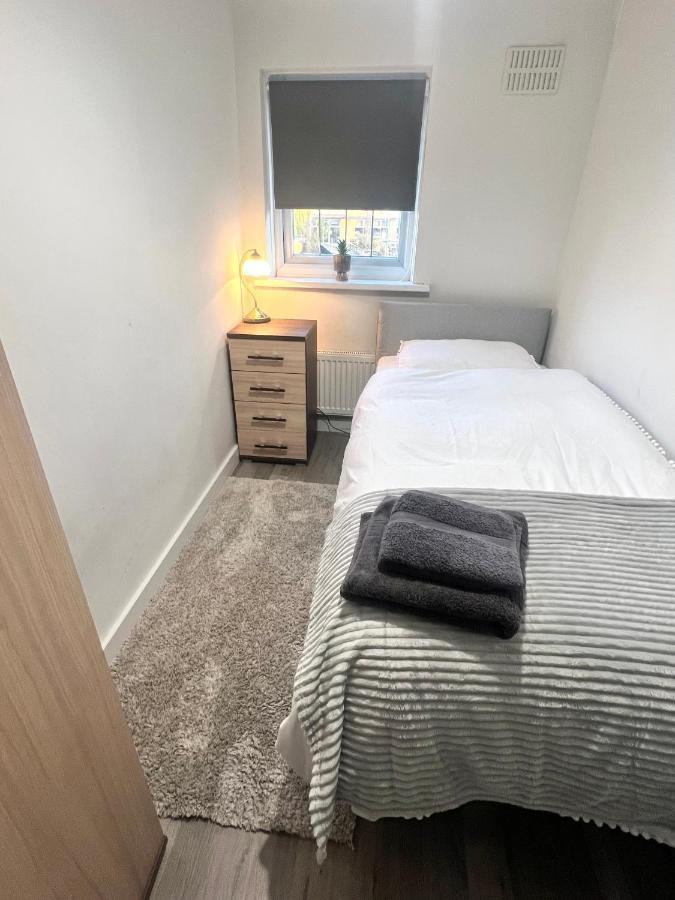 Lovely Single Room Londra Exterior foto